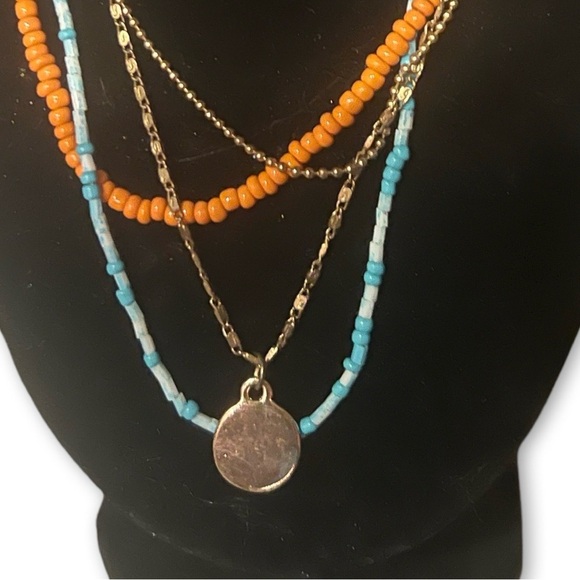 Necklace by ETC! Mix of Gold-tone chain and beaded stands - Picture 2 of 6